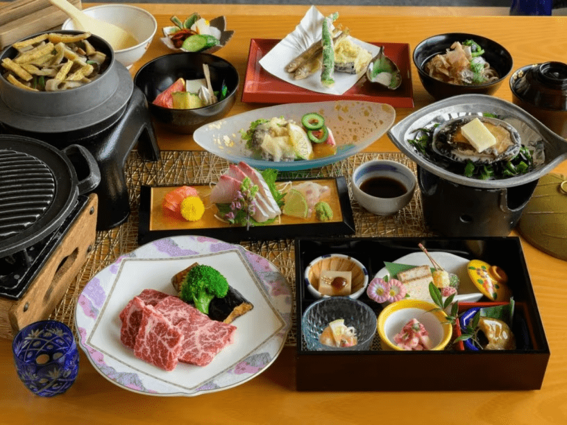 【夏の極みコース(穴子山菜釜飯プラン）】夏の山菜と淡白な味わいで旬の穴子を使った釜飯をお楽しみください。