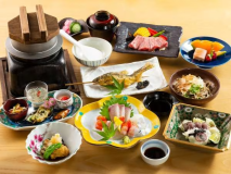 【ほたる会席】　和牛ロースステーキと旬の食材と釜飯が付いた会席☆季節に応じて内容が変更になります