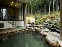 2種類の温泉が一度に楽しめる珍しい泉質は、多くの方に人気です。