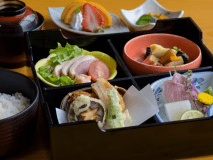 【日帰り～松花堂御膳～】彩り豊かなお造り・天ぷら・煮物・デザートの共演〇＜個室休憩・入浴付＞