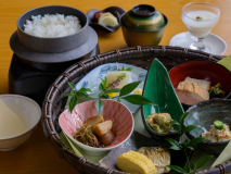 【ご朝食】ほくほくの釜飯にお箸も進みます♪