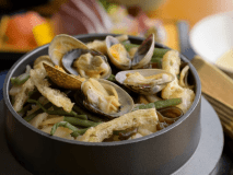 春のお楽しみ！山菜とふっくらあさりの釜飯