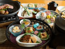 【夏のほたるコース】鮎甘露煮、鰻蒲焼きなど夏を感じる食材をふんだんに使った前菜（焼八寸籠盛り）