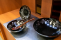 地元の名工芸品「越前塗」も手に取ってご覧いただけます。