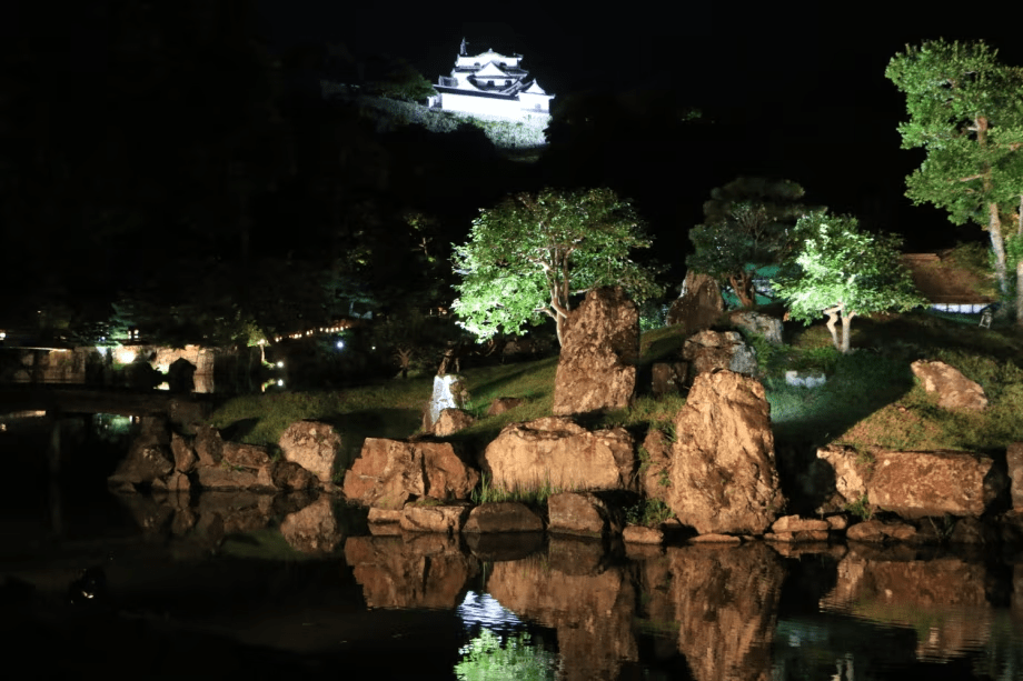 国宝彦根城域「錦秋の玄宮園ライトアップ」