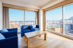 【客室】コーナースイート/54㎡/角部屋スイートルーム。唯一、『津軽海峡側』を向いた寝室があるお部屋。