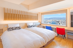 【客室】プレミアツイン/24平米/高層階に配置されたワンランク上のくつろぎの空間。