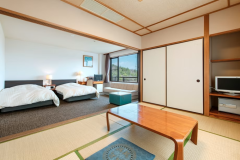 *【和洋室一例】いろんな世代に快適にご利用いただけるお部屋です。2世帯の家族旅行にも最適です。