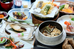*【旬菜会席(上撰)一例】おひとり様ずつ炊き立ての季節の釜めしがつきます♪