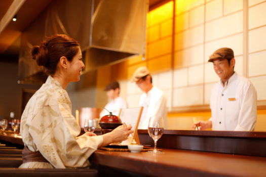 和と洋の料理人が仕立てた目にも鮮やかな料理を好みで選ぶプリフィクスディナーが愉しめる「旬房 海楽」