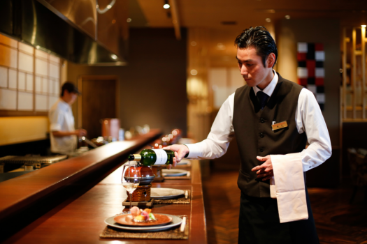 和と洋の料理人が仕立てた目にも鮮やかな料理を好みで選ぶプリフィクスディナーが愉しめる「旬房 海楽」
