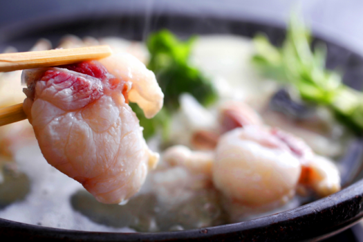 滋味豊かな味わい、ほのかな甘味と特有のぷりぷりとした身肉の食感を味わうてっちり鍋≪料理イメージ≫