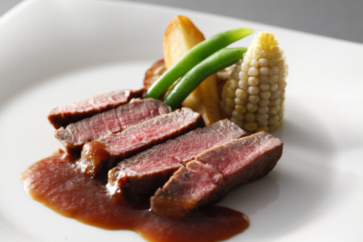 松阪牛などの有名和牛の素牛となった但馬牛のルーツである淡路牛をステーキで≪料理イメージ≫