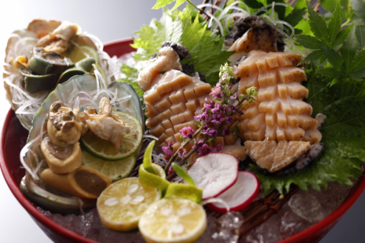 料理人がお客様の目の前でさばく席前造り≪料理イメージ≫