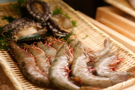 淡路島ならではの新鮮な食材が持つ素材本来の味覚を和食料理人とフレンチシェフが引き出します
