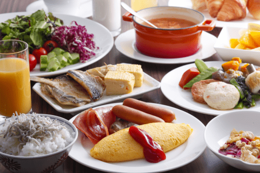 朝食は約40種のメニューをお召し上がりいただく和洋バイキングをご用意≪料理イメージ≫