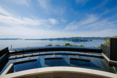 2018年4月27日にホテル敷地内から毎分最大300L湧き出る100％自家源泉の療養泉「南あわじ温泉」が開湯