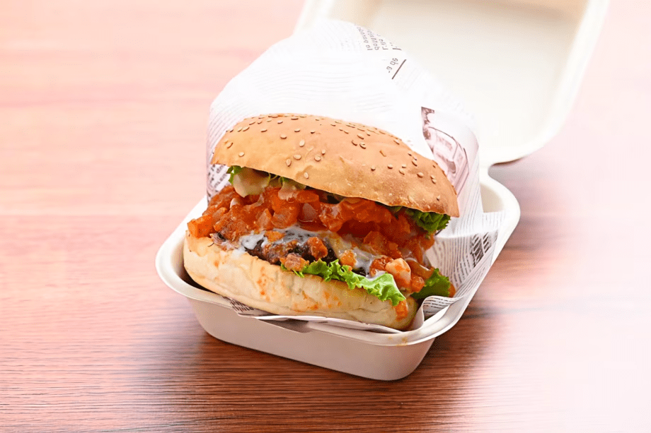 花月本気のハンバーガー。ミシュラン獲得経験のある統括料理長による逸品です。