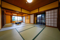 <本館離れ>最大8名様まで泊まれる広々和室|16帖+広縁 <本館離れ>最大8名様まで泊まれる広々和室|16帖+広縁