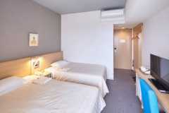 【エコノミーツイン】◆18.3㎡の空間に120cm幅のベッド2台を配置。