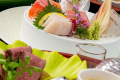 2025夏　特別会席膳(お料理の一例)　　※献立は季節によって内容が異なります。　　
季節の厳選素材を贅沢に用い、群馬県産の新鮮な食材を一層華やかに仕立てた特別会席膳。繊細な味わいと上質な調理技術が織りなす極上のひとときをご堪能ください。