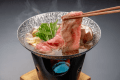 2025年　上州牛づくし膳(お料理の一例)　　※献立は季節によって内容が異なります。　　 旨みあふれる上州牛を贅沢に使用した、特製すき焼き鍋。とろけるような肉質と、甘辛い割り下の絶妙な味わいが調和した一品です。季節の野菜とともにお楽しみください。
