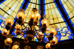 今宵の晩餐を演出するクラシカルな灯り