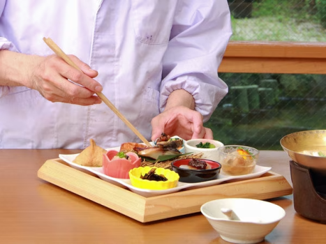 旬の素材を大切につくりあげるお料理をお楽しみください。