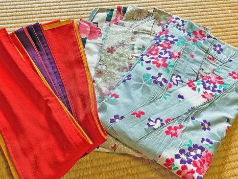 女性のお客様には色浴衣の貸し出しサービスがございます