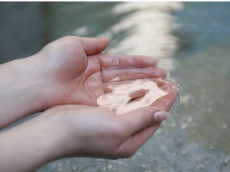無味無臭で無色透明のお湯は、お肌に潤いと張りを与えてくれます