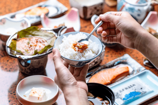 【朝食】朝食は飛騨名物「朴葉味噌」付きの栄養たっぷり和朝食! 【朝食】朝食は飛騨名物「朴葉味噌」付きの栄養たっぷり和朝食!