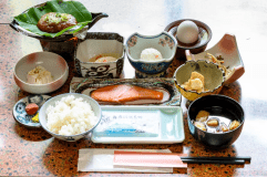 22時チェックインOK＆24時時間貸切露天風呂無料！飛騨名物「朴葉味噌」の朝食付きプラン