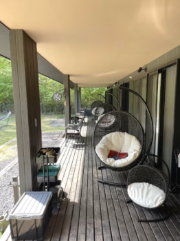 デッキからドッグラン、各お部屋からデッキが直通となっており、すぐにドッグランに飛び出せます! デッキからドッグラン、各お部屋からデッキが直通となっており、すぐにドッグランに飛び出せます!