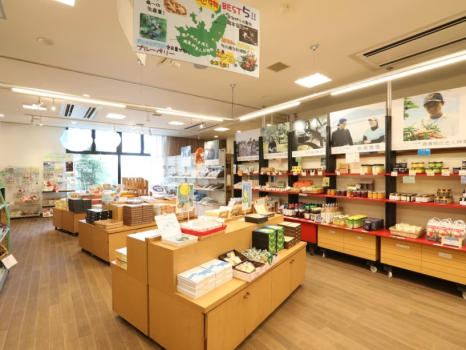 ■特産品コーナー■ブルーベリーをはじめ大崎上島ならではの商品が満載！東京家族のお菓子も販売中♪