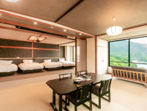 ■コーナーフォース■朝焼けに染まる大三島と木江港を眺められる唯一のお部屋です。