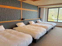 ■コーナーフォース■朝焼けに染まる大三島と木江港を眺められる唯一のお部屋です。