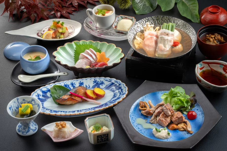 【夕食は遅めでOKな方におススメ】＜夕食開始は19：30～＞美味少量会席≪11時OUT特典付≫