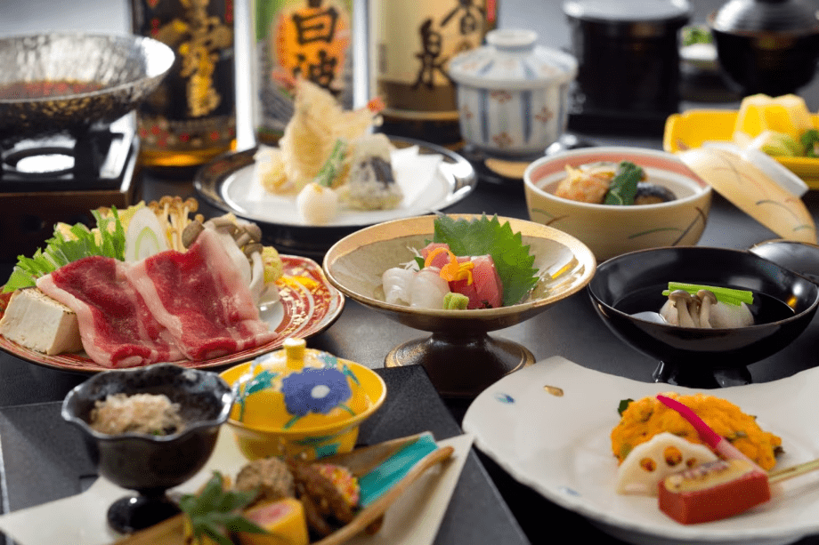 1泊2食付き（夕食は和食会席・とろみのある天然温泉をお楽しみください）