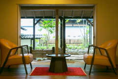 【母屋特別室115／露天風呂付】ツインベッド+和室14畳の客室。専用の露天風呂がございます。