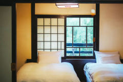 【離れ和室／露天風呂・内湯付】寝室にはシングルベッド2台をご用意しております。