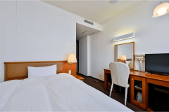 【禁煙シングル4階】シンプルで過ごしやすい空間はビジネスや観光の拠点に最適です。