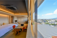 【ジャパニーズスイート-雲kumo】窓から眺めるのは、出雲の街並みと神秘的な山々