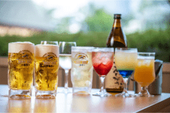 スイーツやフルーツ、ドリンクもございます。お好きなものをお好きなだけお召し上がりください。