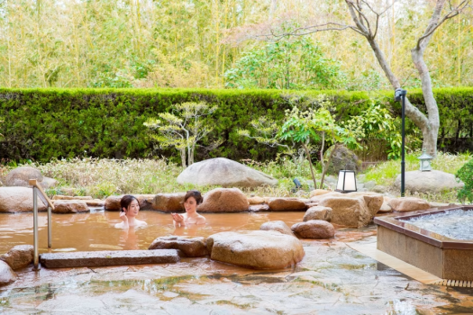 開放的な気分を味わえる三の湯 露天風呂