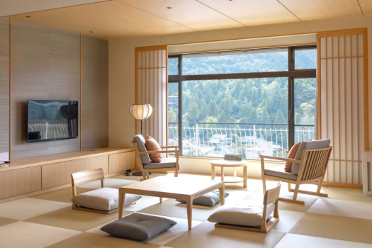 西館最上階『花えみ』　お食事や団らんのお時間に利用できる専用ダイニングルーム