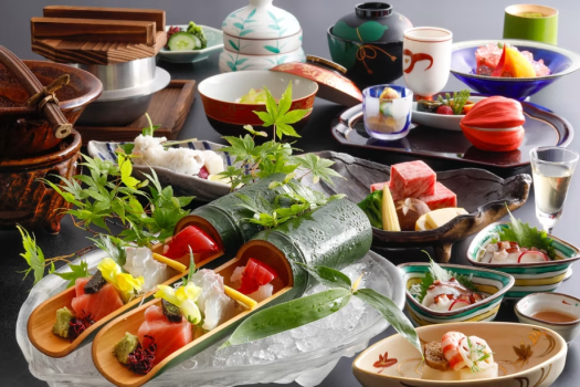 神戸牛・伊勢海老など、豪華食材を惜しみなく使用。四季折々の美味を存分に愉しめる特選会席　※イメージ