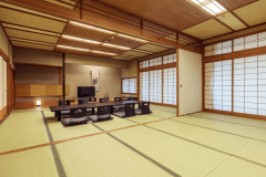 大人数でもゆったり楽しめる大部屋は、10名様までご利用いただけます。