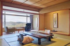 北館・設有兩張單人床的禁菸日式客房・會席料理於餐廳供應 北館・設有兩張單人床的禁菸日式客房・會席料理於餐廳供應