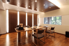 貴賓室『老松』　室内の専用ダイニングルームで団らんのひとときをお愉しみください。