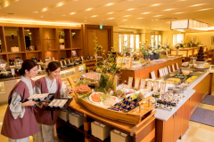 お造り、揚げ物、鉄板焼きなど、約50種類のお料理が食べ放題です。